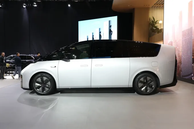 5 pintu listrik 7 kursi MPV 700km Long Range MPV EV Car Lixiang Mega 2